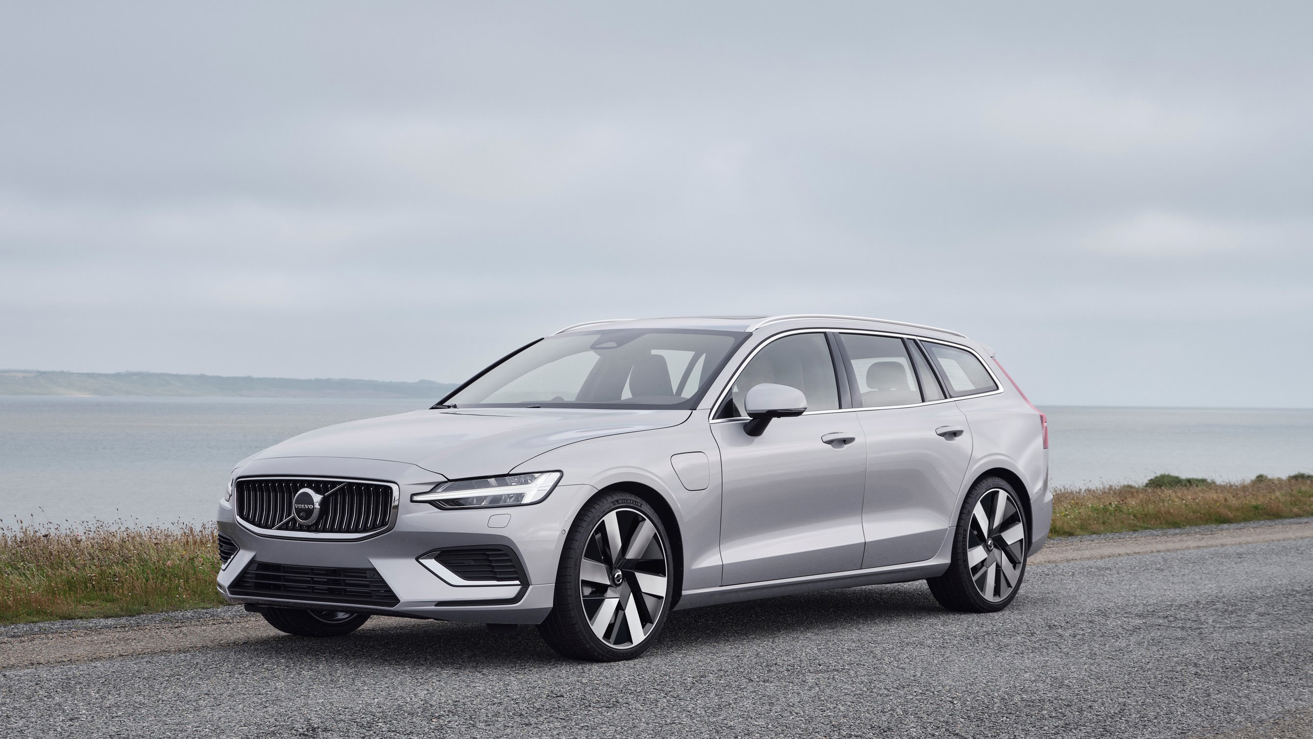 2023 Volvo S60 and V60 get small updates - Autoblog